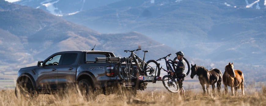 El portabicicletas para eléctricas que aguanta lo que otros no pueden: CRUZ Pivot eBike R3 EU