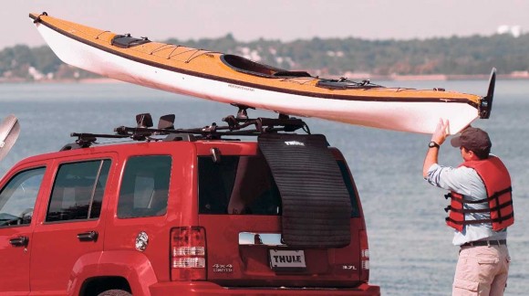 Thule WaterSlide: protección real para tu coche cuando cargas el kayak