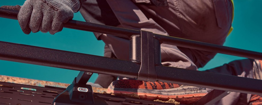 ¿Es posible montar una baca tipo bandeja en un vehículo con railing?