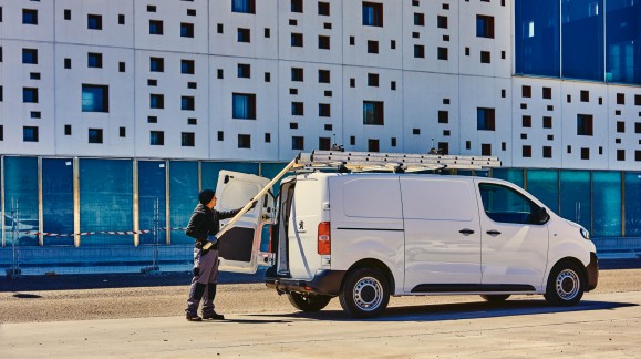 Rulo extensible de aluminio CRUZ con rulo inox de 80 cm: carga y descarga m&aacute;s c&oacute;moda en tu veh&iacute;culo