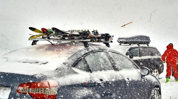 Descubre el CRUZ Ski Rack Dark: Innovación y Estilo en Portaesquís de Techo